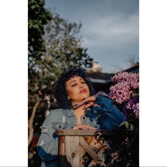 Meet your Posher, Jade - Picture 3 of 3